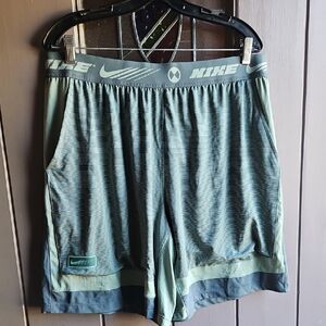 NWT ONike Men's Green Athletic Shorts